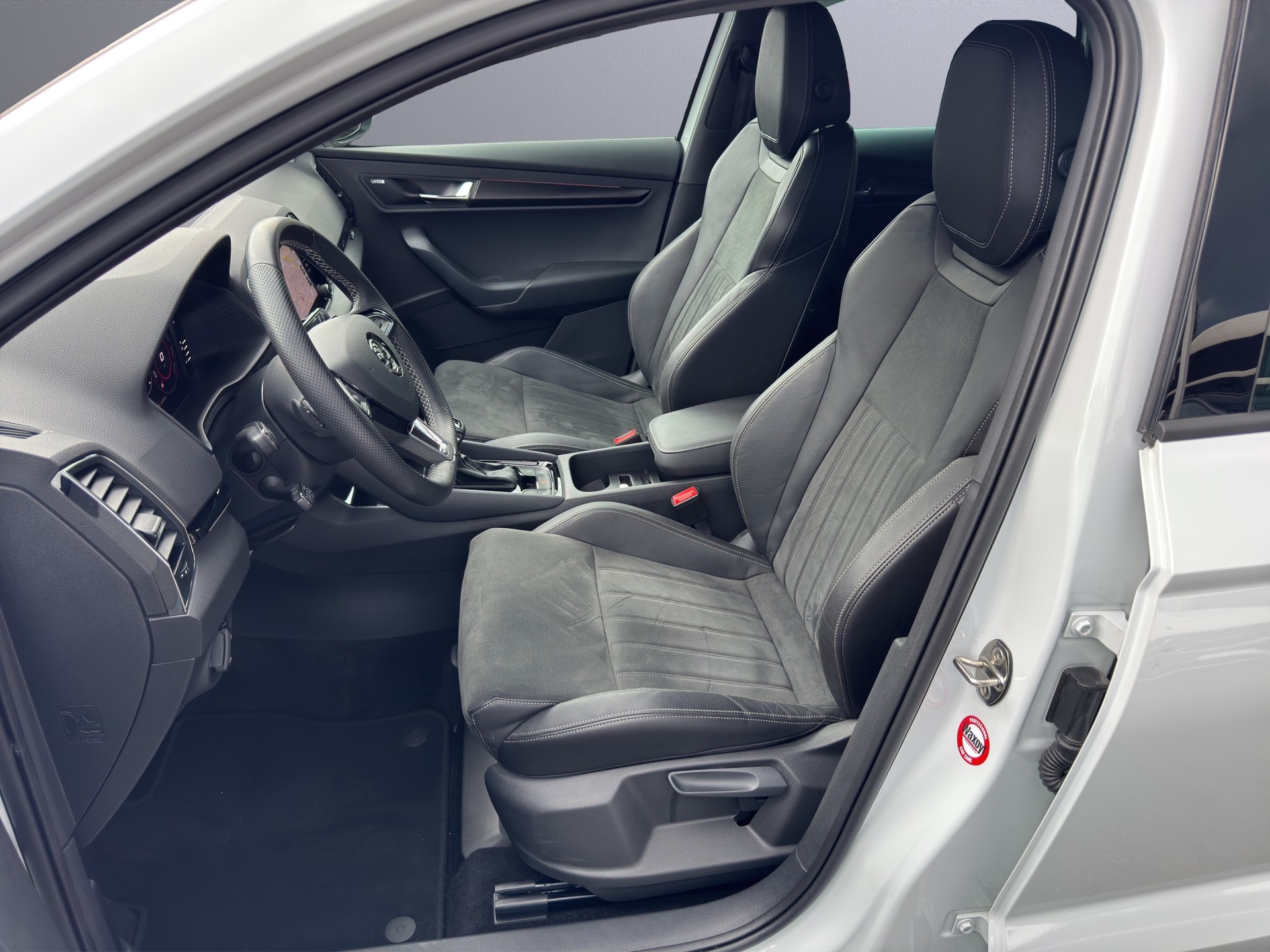SKODA Karoq 2.0 TSI SportLine 4x4 DSG-image-10