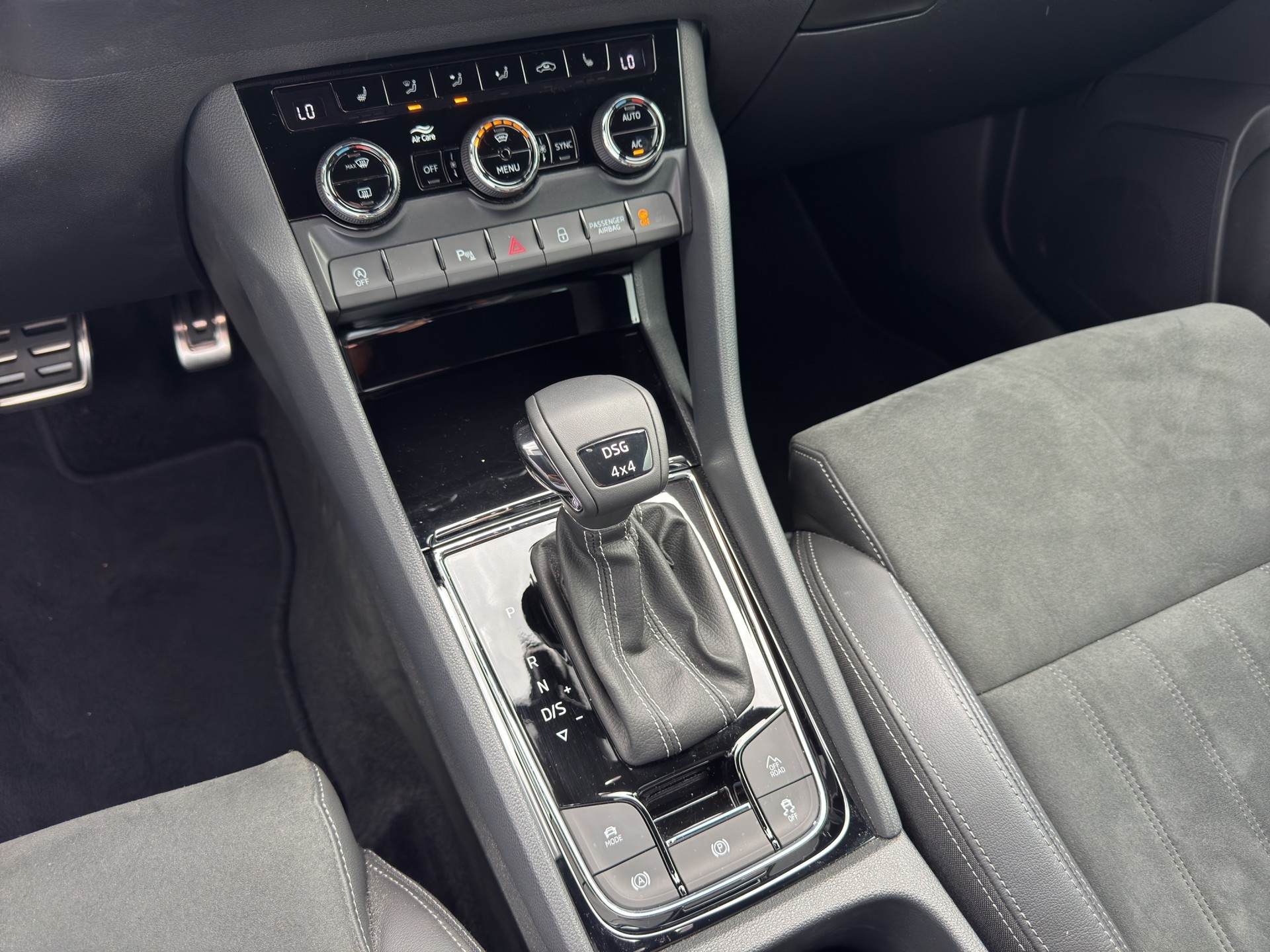 SKODA Karoq 2.0 TSI SportLine 4x4 DSG-image-13