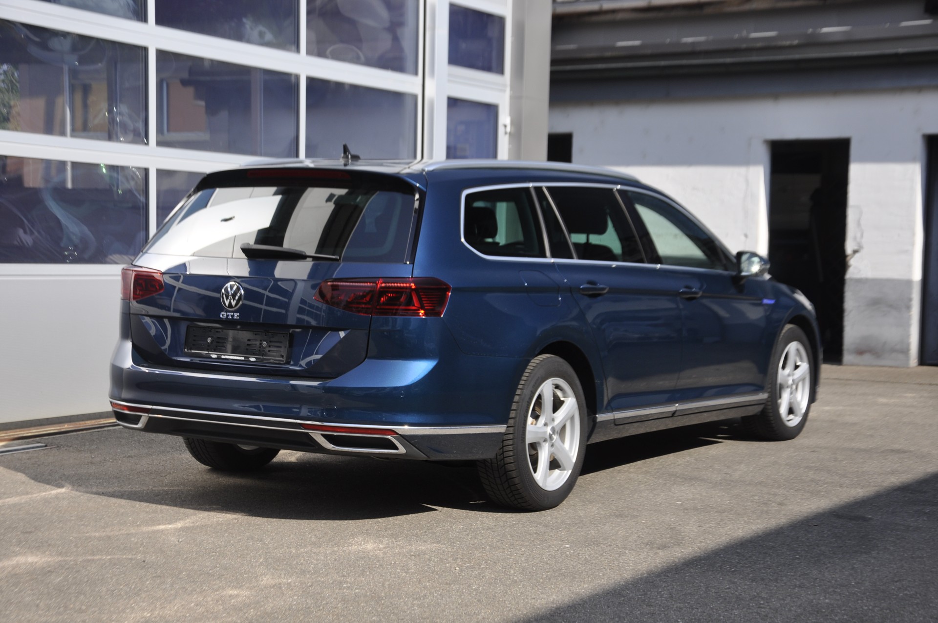 VW Passat Variant 1.4 TSI GTE Hybrid DSG I Anhängerkupplung-image-2