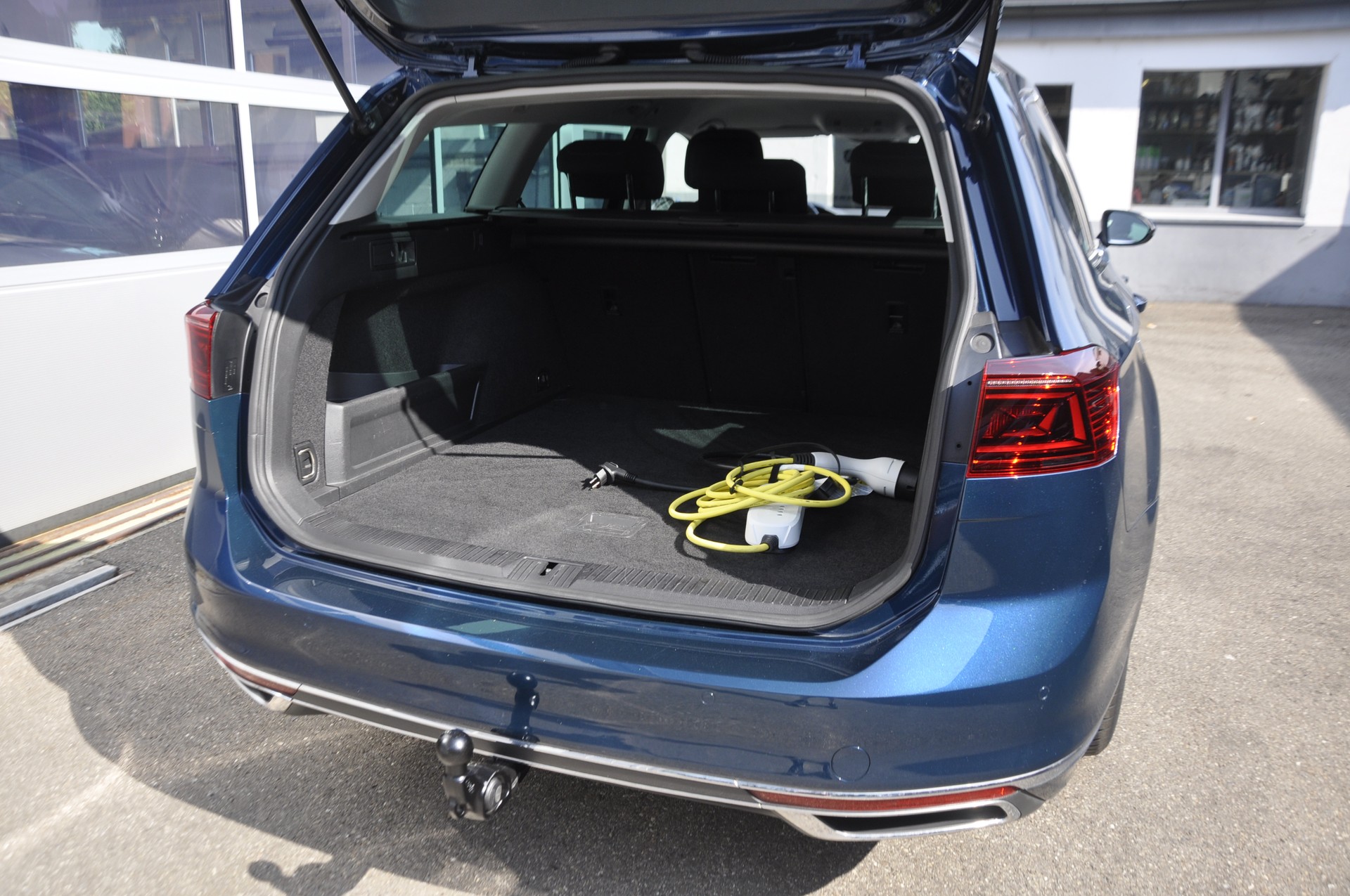 VW Passat Variant 1.4 TSI GTE Hybrid DSG I Anhängerkupplung-image-13