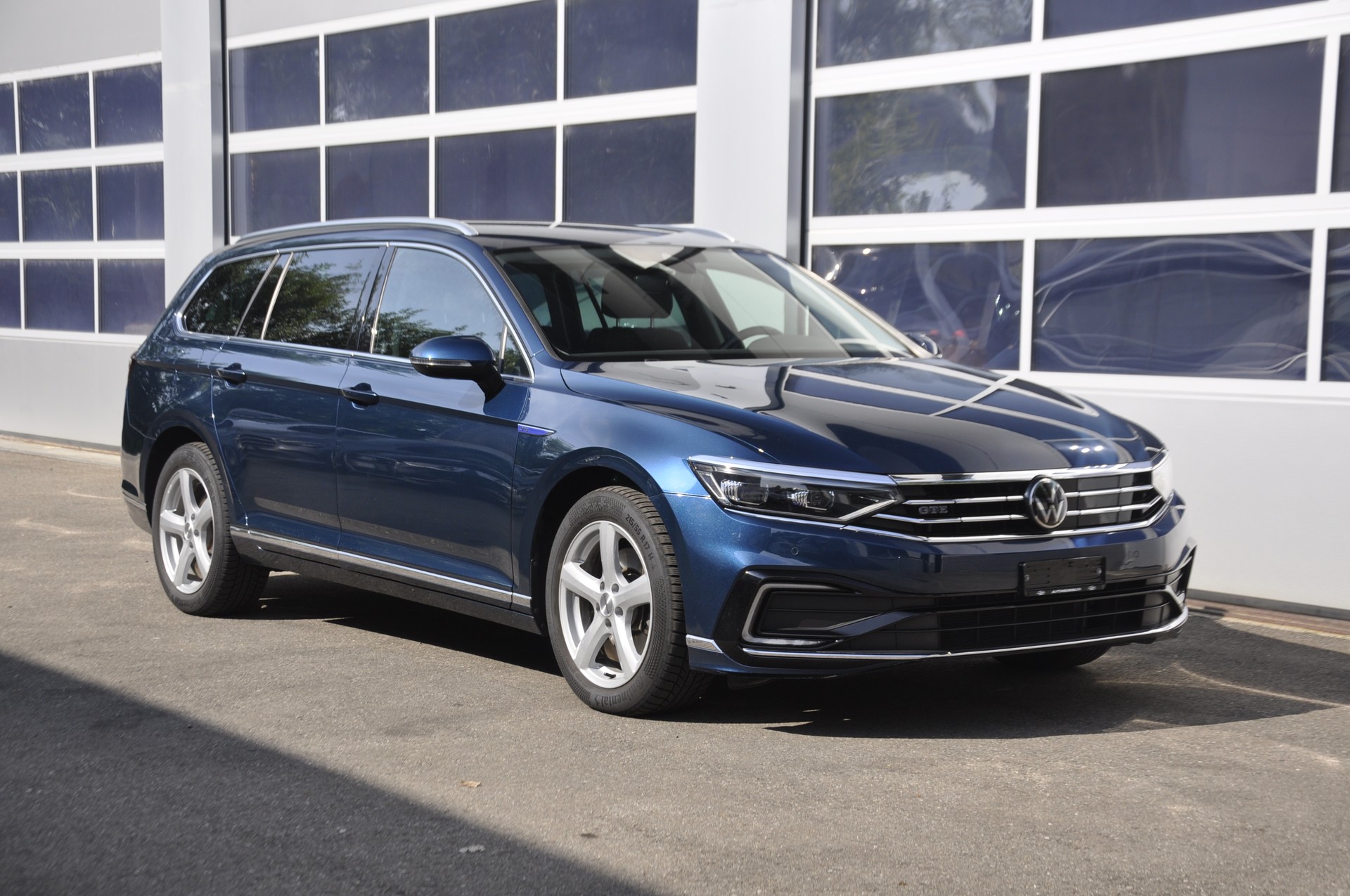 VW Passat Variant 1.4 TSI GTE Hybrid DSG I Anhängerkupplung-image-0