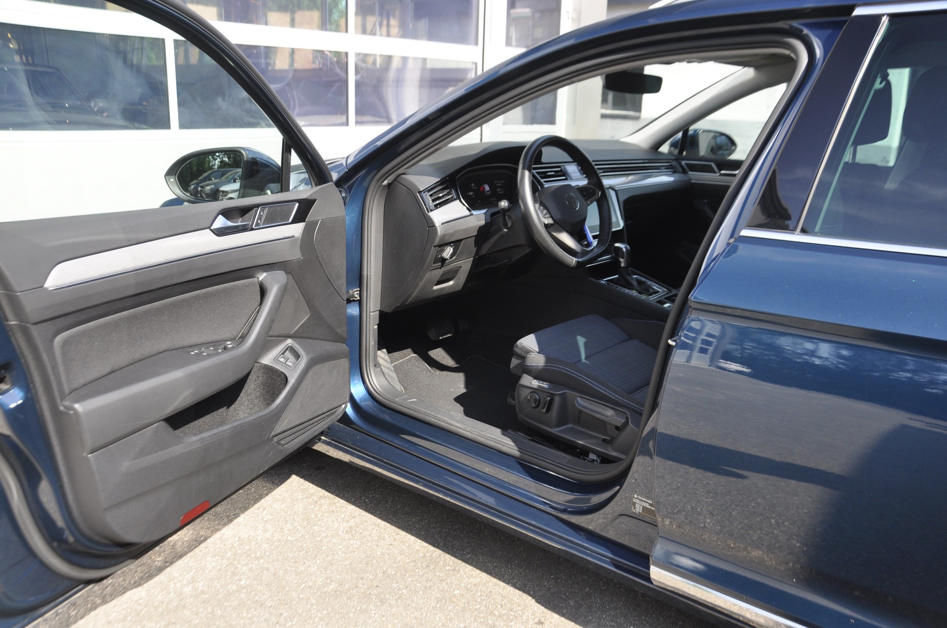 VW Passat Variant 1.4 TSI GTE Hybrid DSG I Anhängerkupplung-image-3