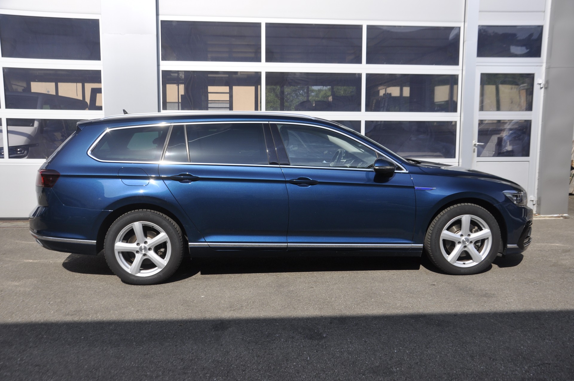VW Passat Variant 1.4 TSI GTE Hybrid DSG I Anhängerkupplung-image-1