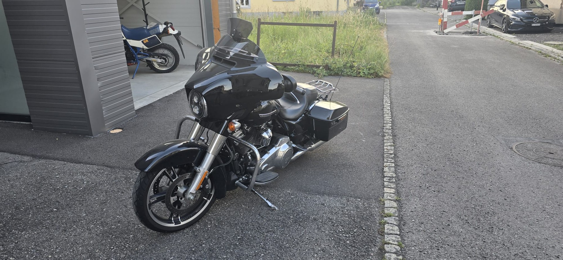 HARLEY-DAVIDSON Touring-image-2
