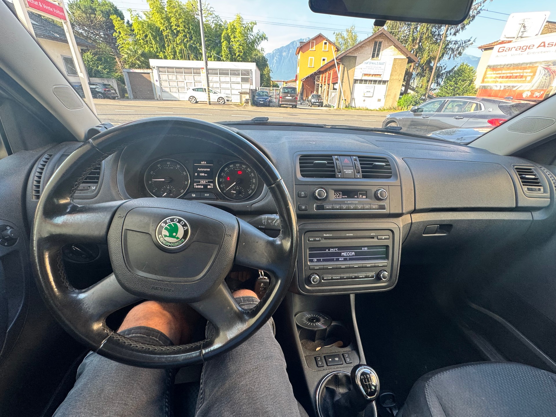 SKODA Fabia 1.2 TSI Ambiente-image-9
