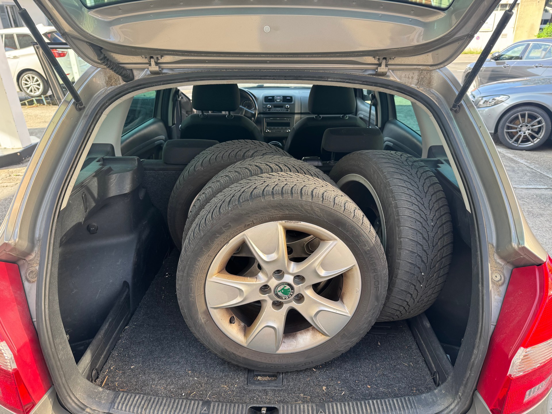 SKODA Fabia 1.2 TSI Ambiente-image-6