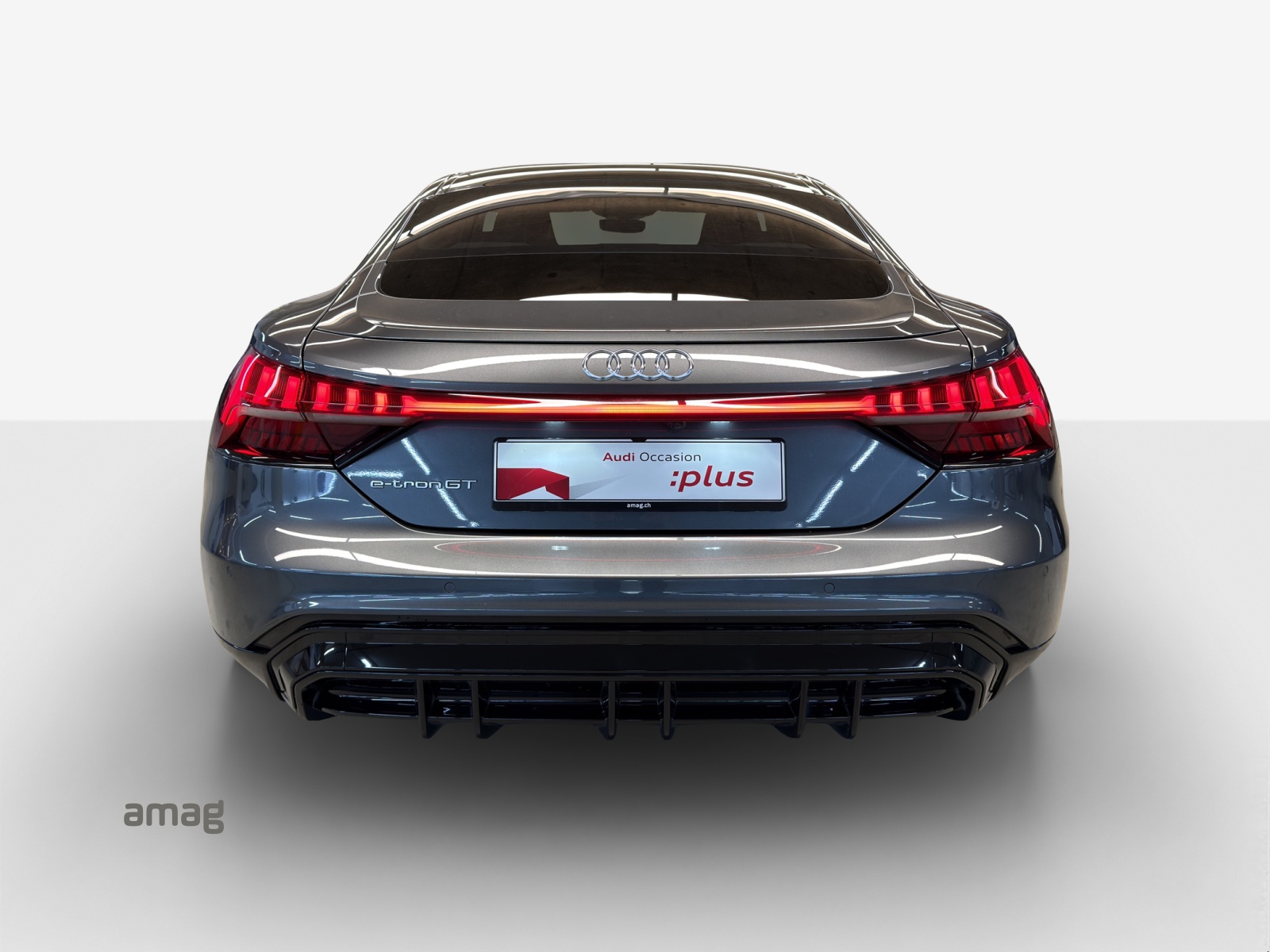 AUDI e-tron GT quattro-showroom-element-3