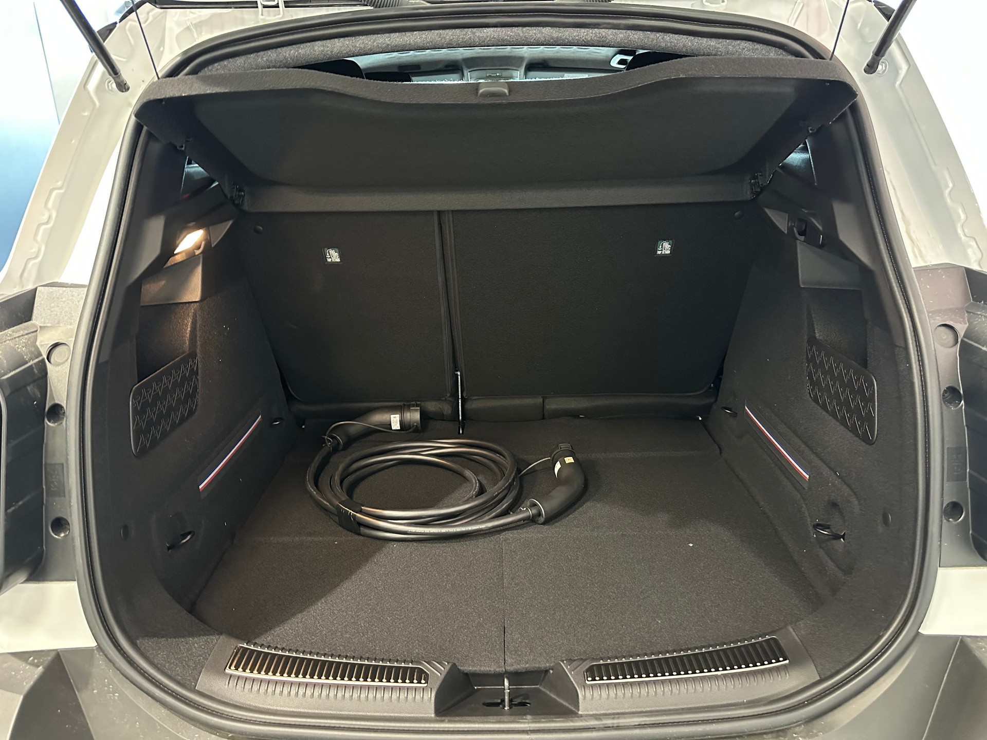 RENAULT R4 E-Tech Comfort Range 52 kWh Iconic-image-17