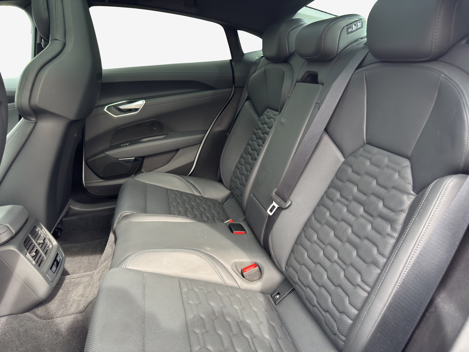 AUDI e-tron GT quattro-image-11