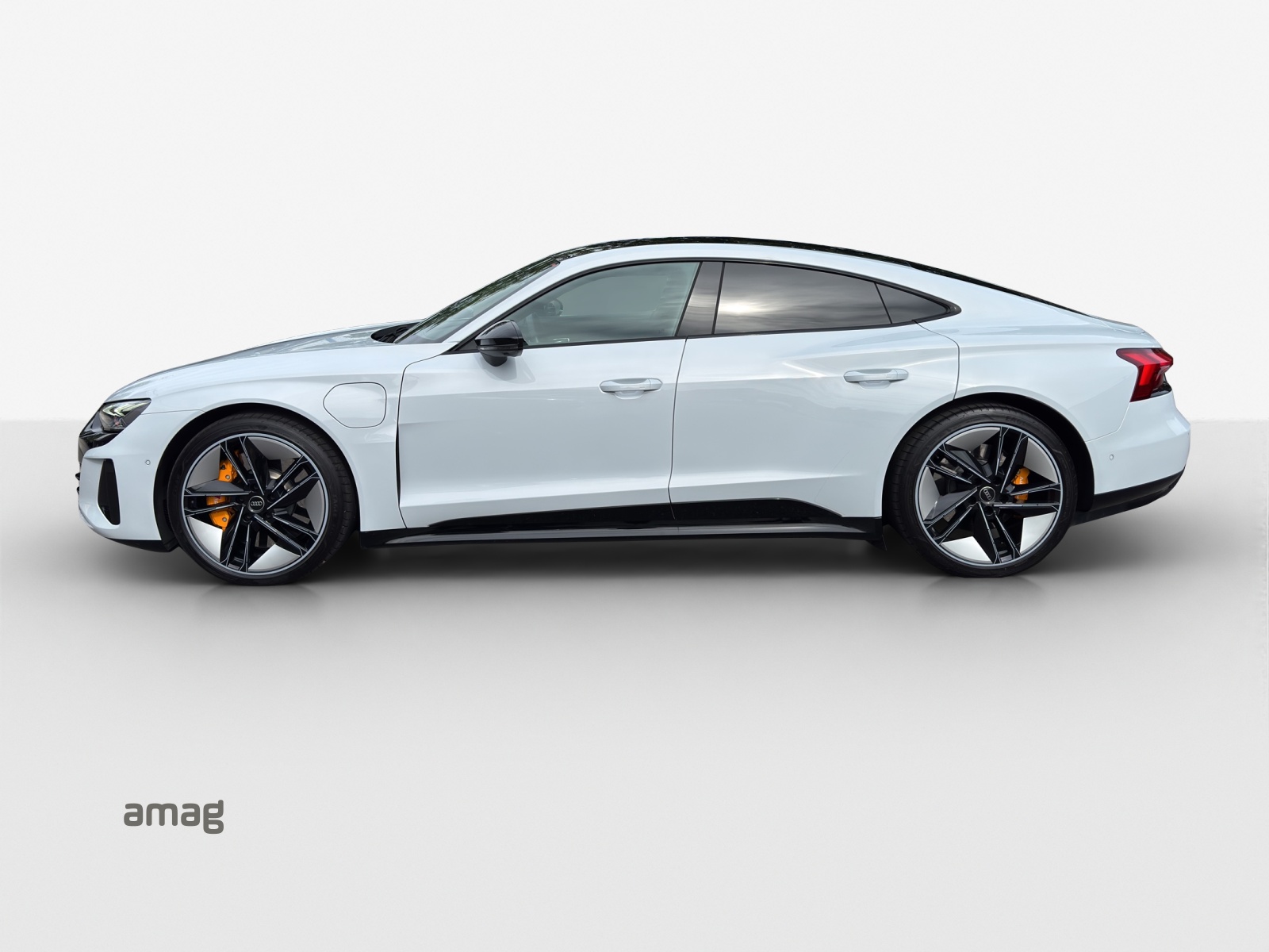 AUDI e-tron GT quattro-showroom-element-1
