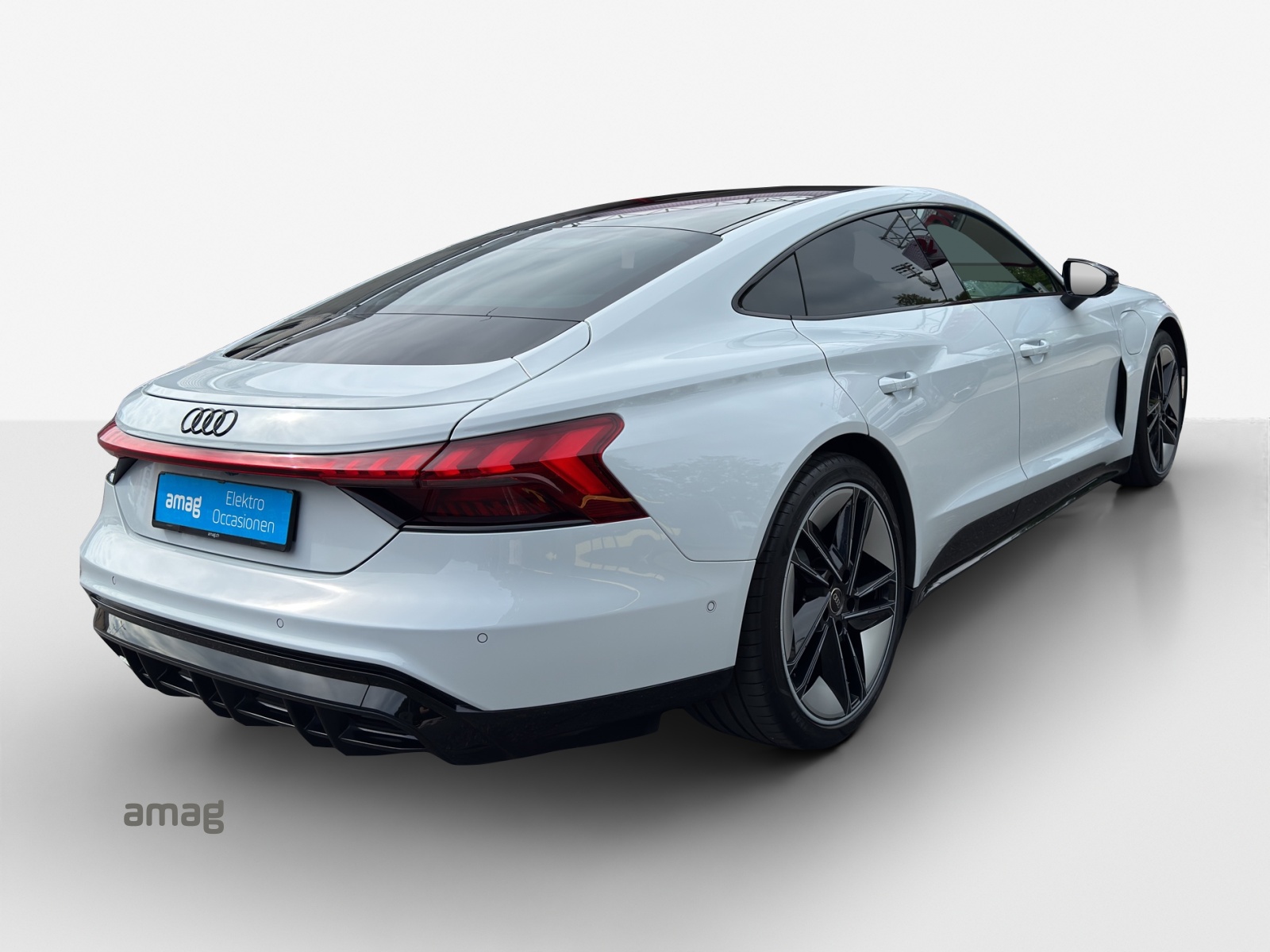 AUDI e-tron GT quattro-image-4