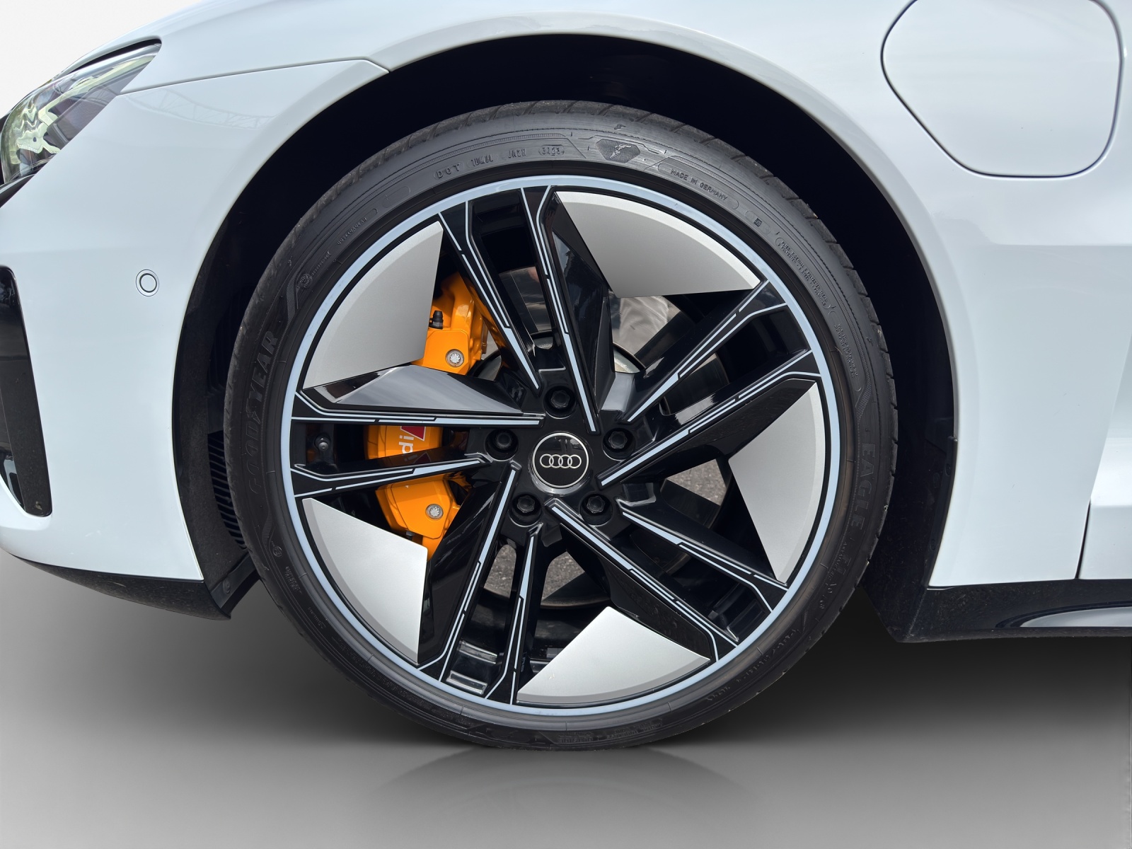 AUDI e-tron GT quattro-image-13