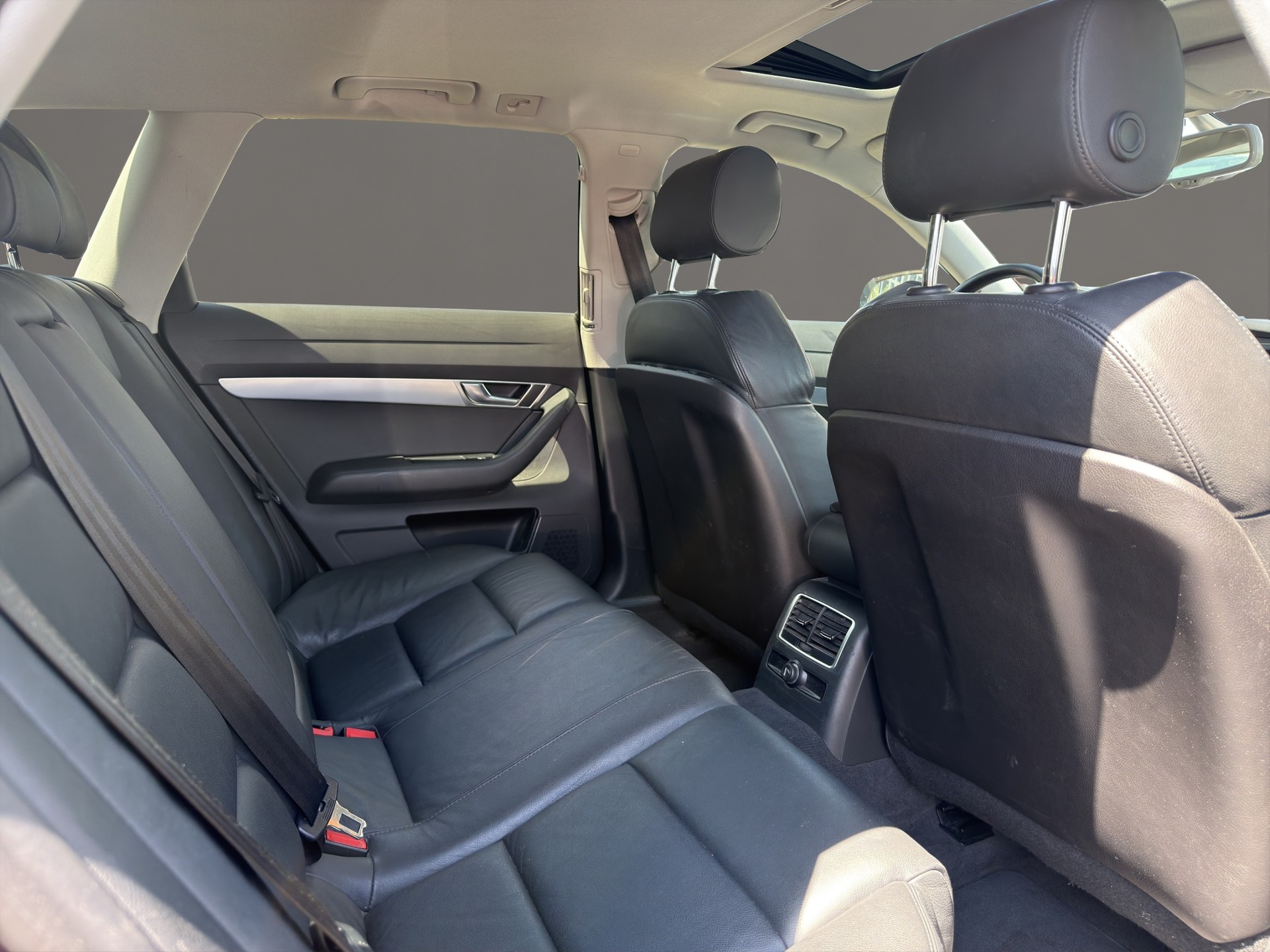 AUDI A6 Avant 3.0 V6 TDI quattro-image-10