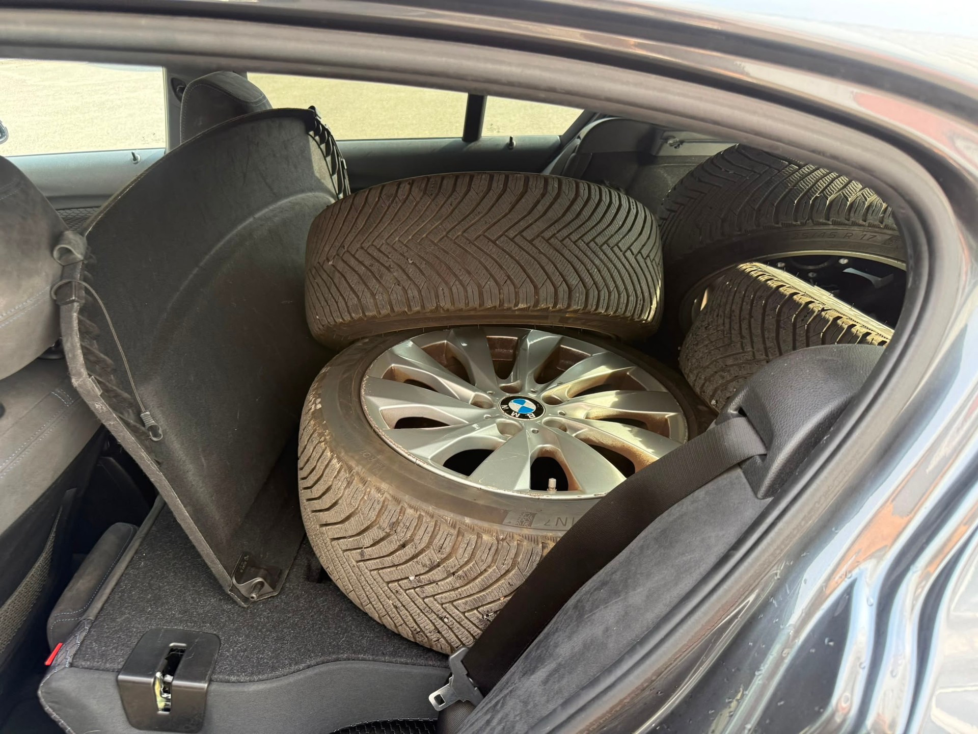 BMW M140i xDrive Steptronic-image-3