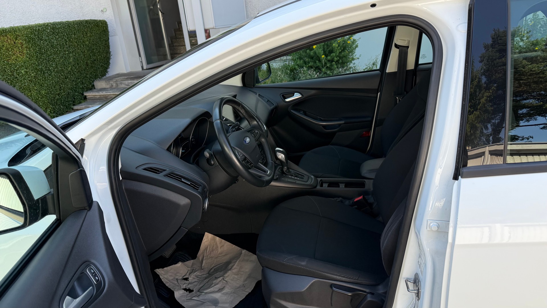 FORD Focus 1.0 SCTi Business Automatic-image-9