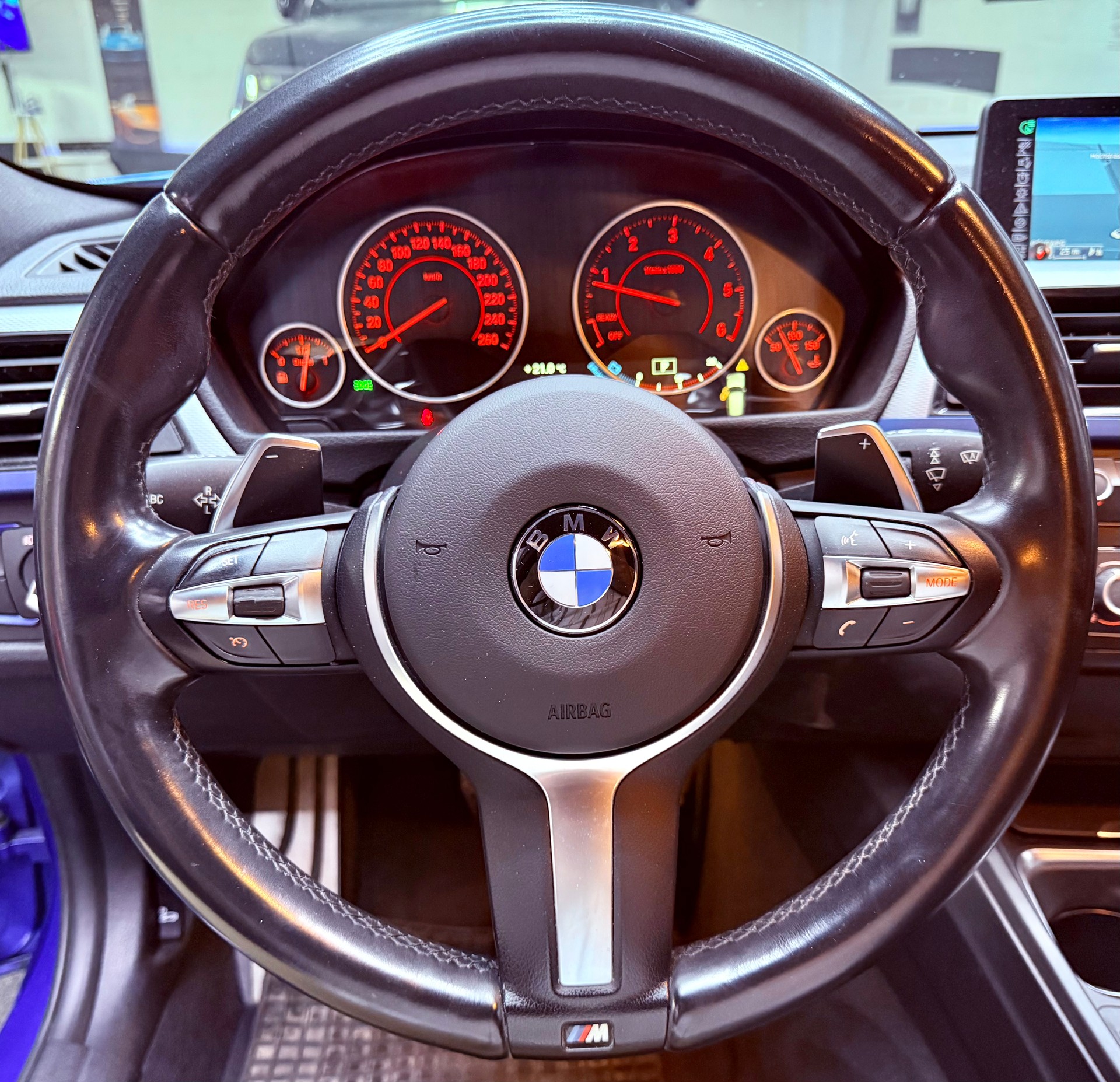 BMW 320d xDrive Touring M-Sportpaket Steptronic-image-14