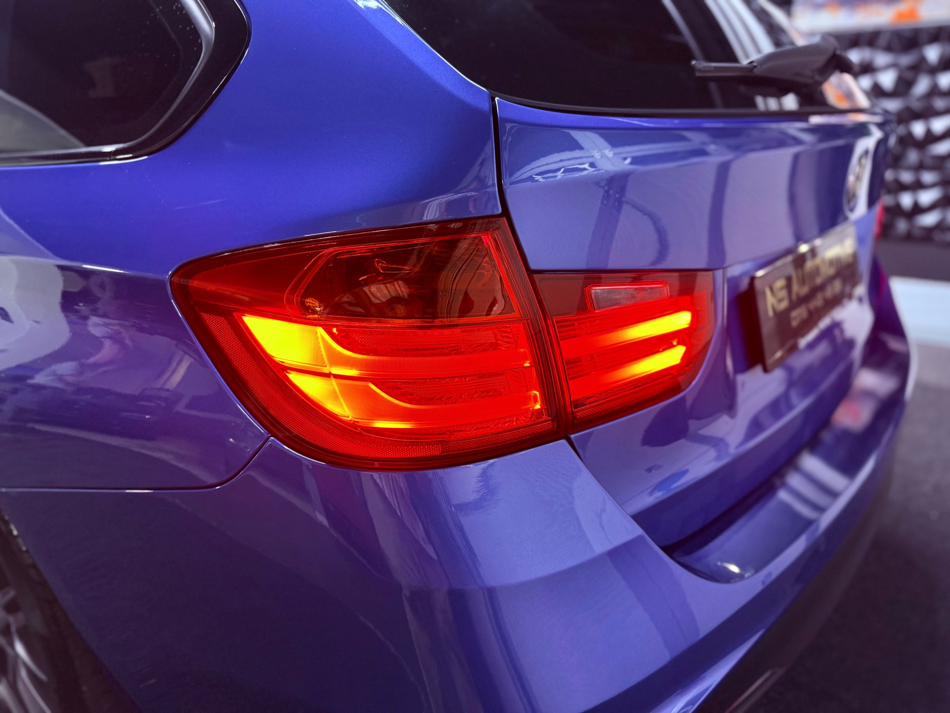 BMW 320d xDrive Touring M-Sportpaket Steptronic-image-9