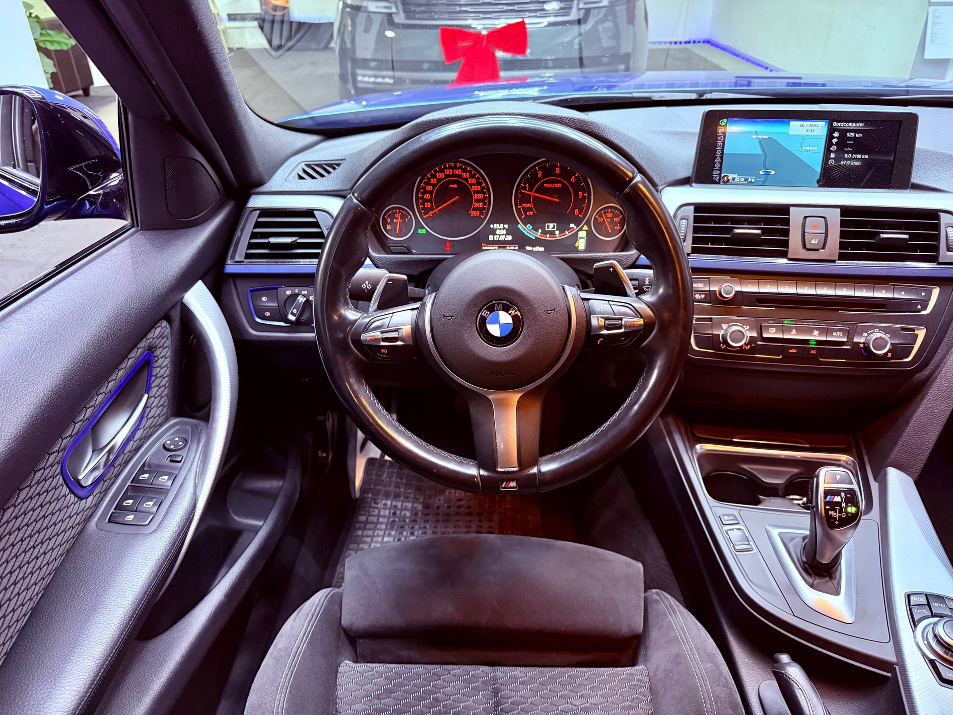 BMW 320d xDrive Touring M-Sportpaket Steptronic-image-11