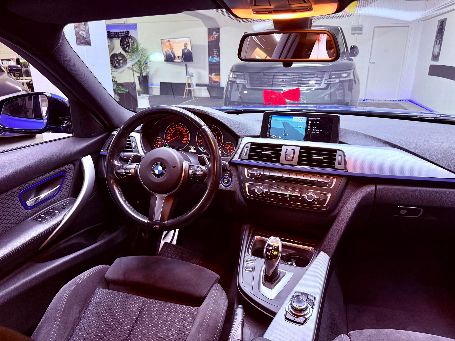 BMW 320d xDrive Touring M-Sportpaket Steptronic-image-12