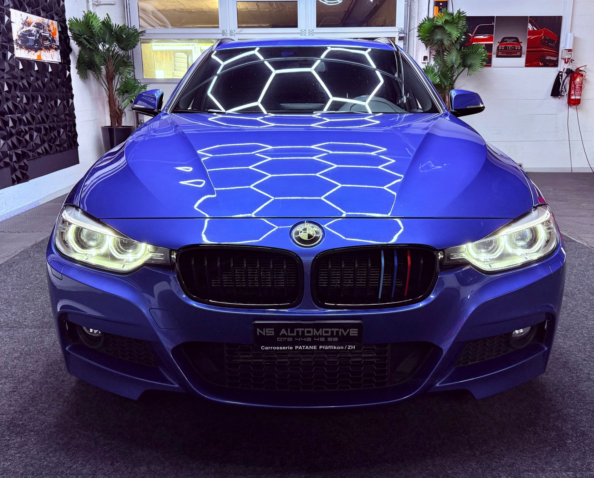 BMW 320d xDrive Touring M-Sportpaket Steptronic-showroom-element-1