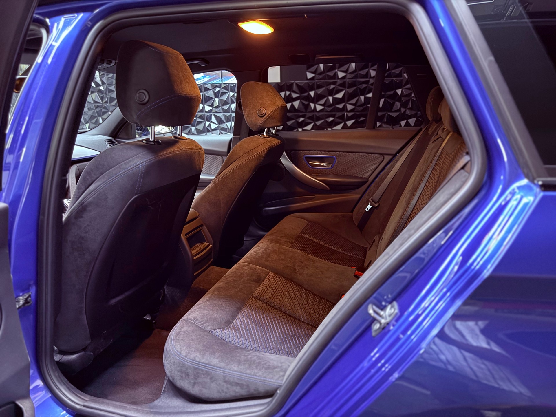 BMW 320d xDrive Touring M-Sportpaket Steptronic-image-21