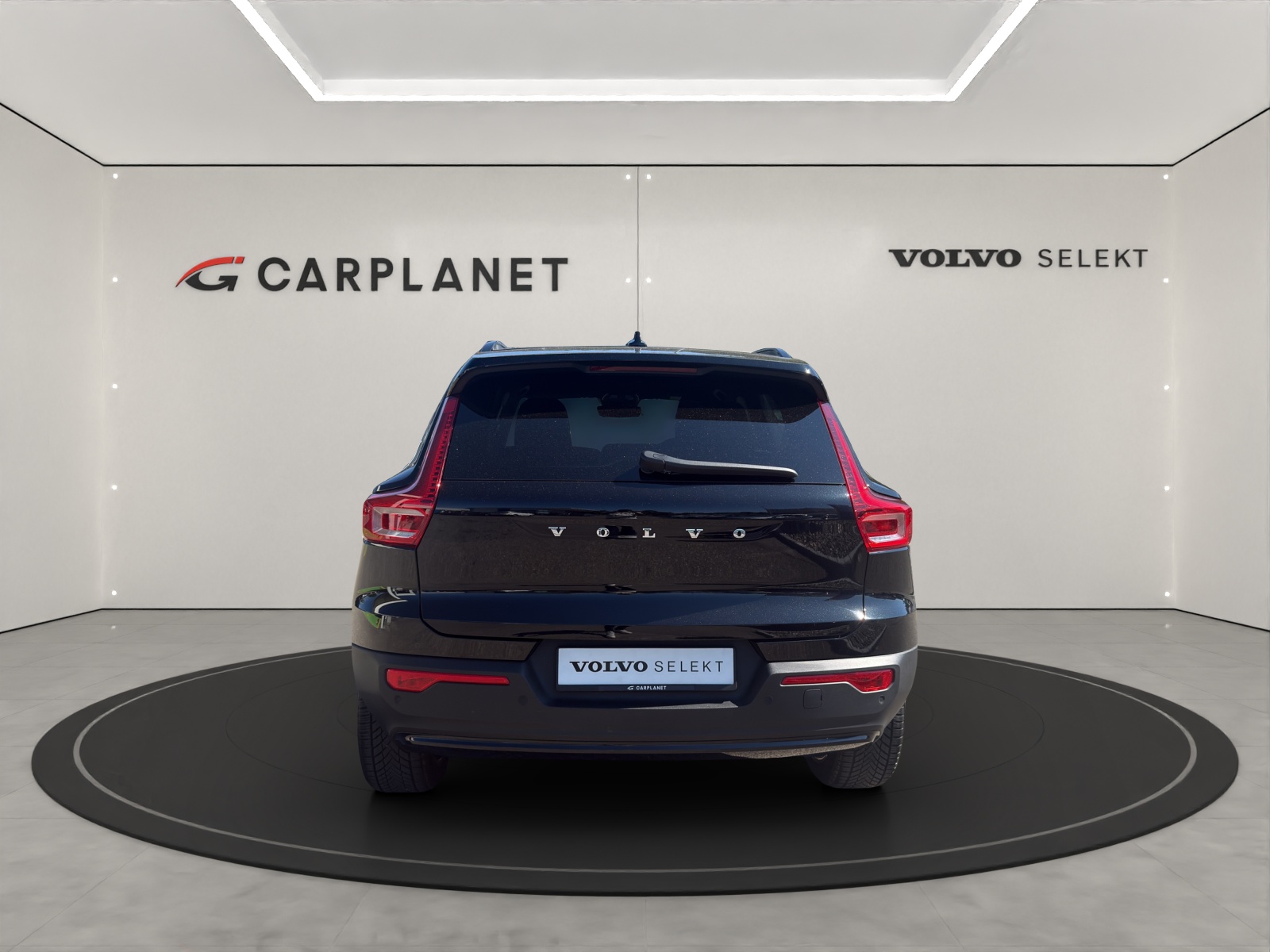 VOLVO XC40 2.0 B3 MH Plus Dark-image-4
