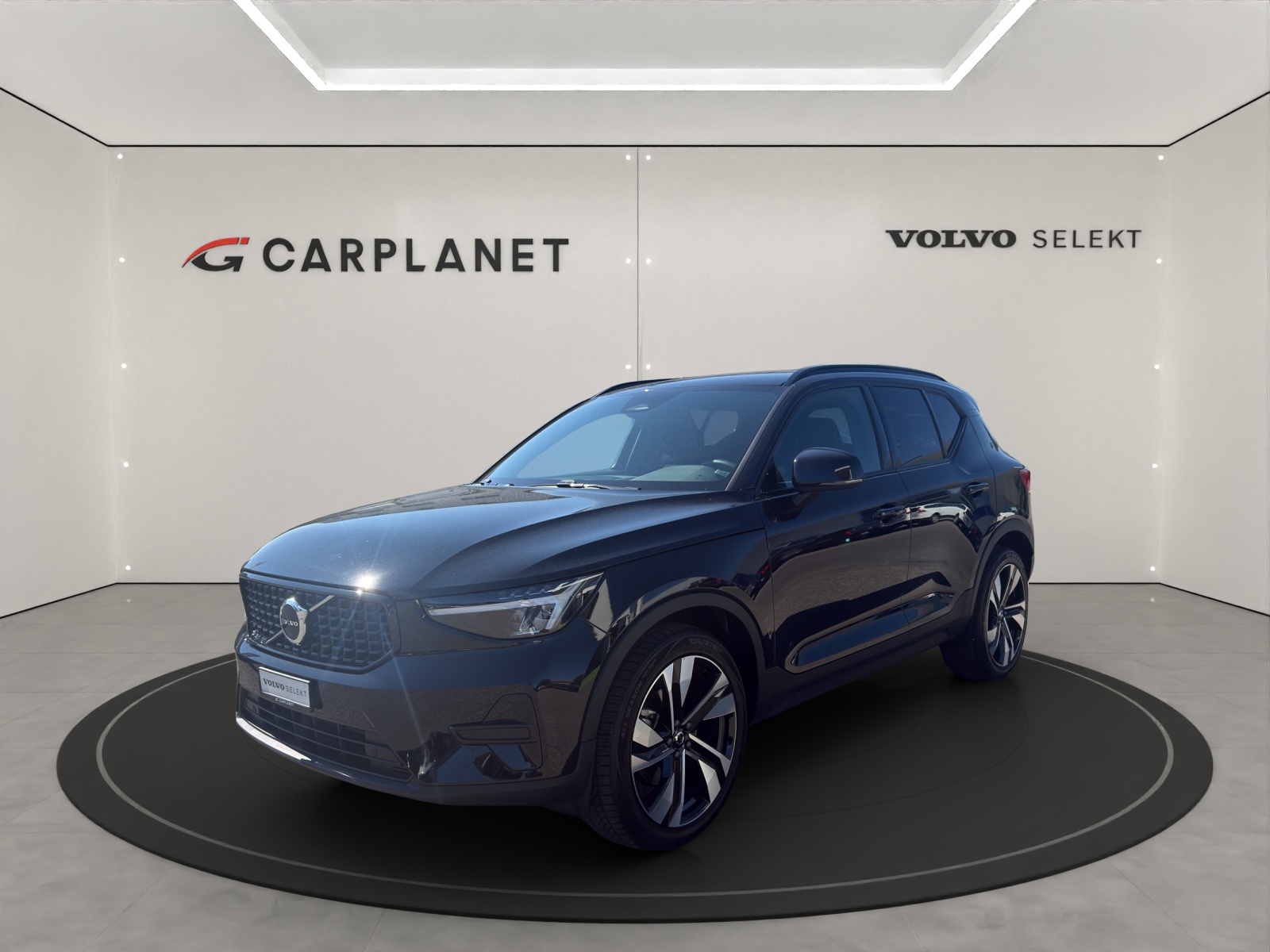 VOLVO XC40 2.0 B3 MH Plus Dark-image-0