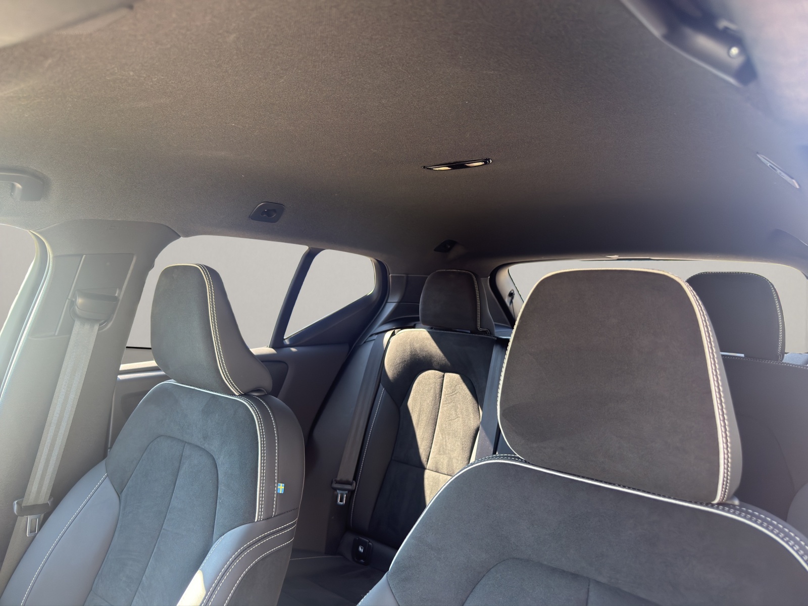 VOLVO XC40 2.0 B3 MH Plus Dark-image-13