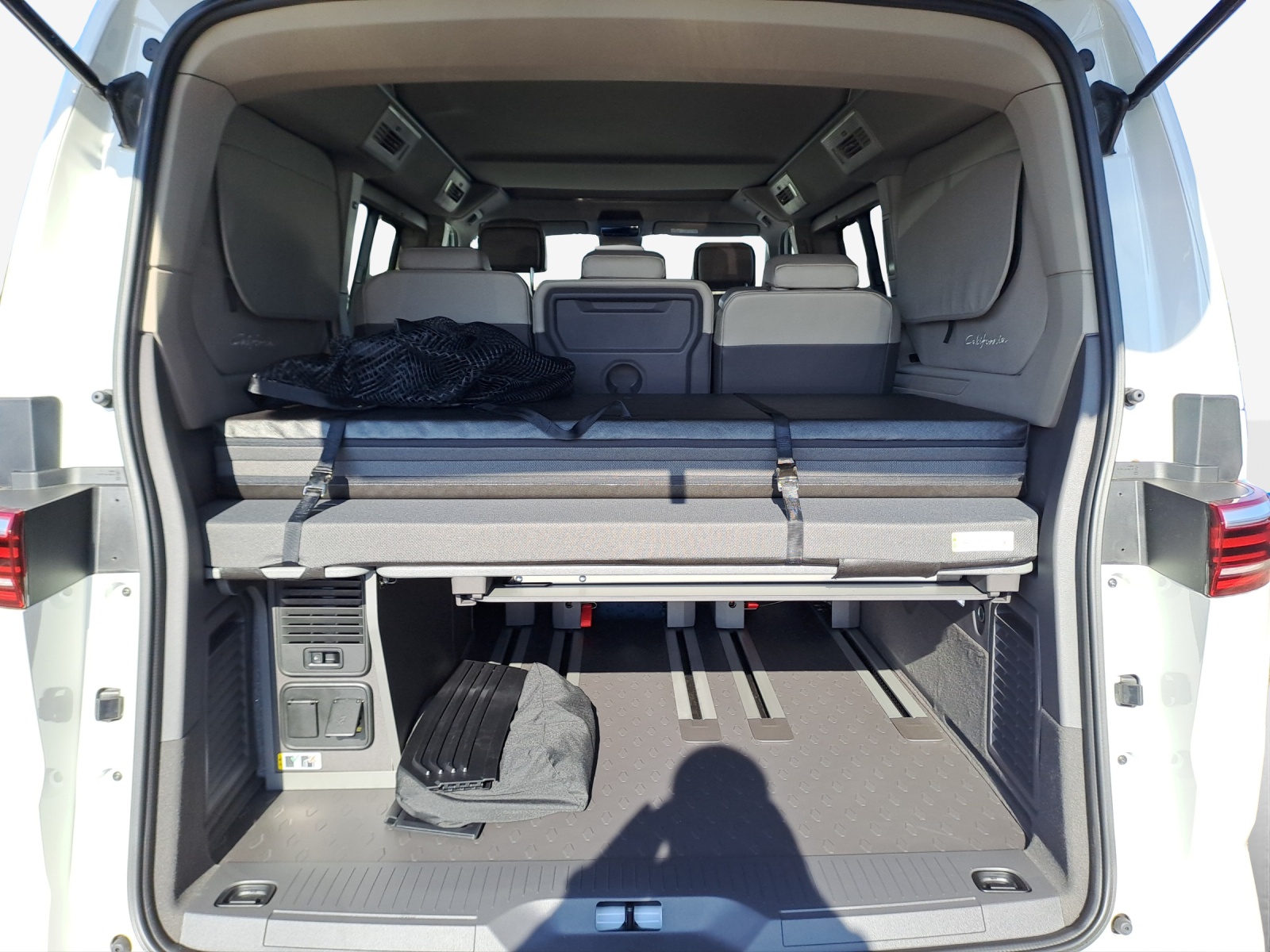 VW California 2.0 TDI Beach Tour-image-11