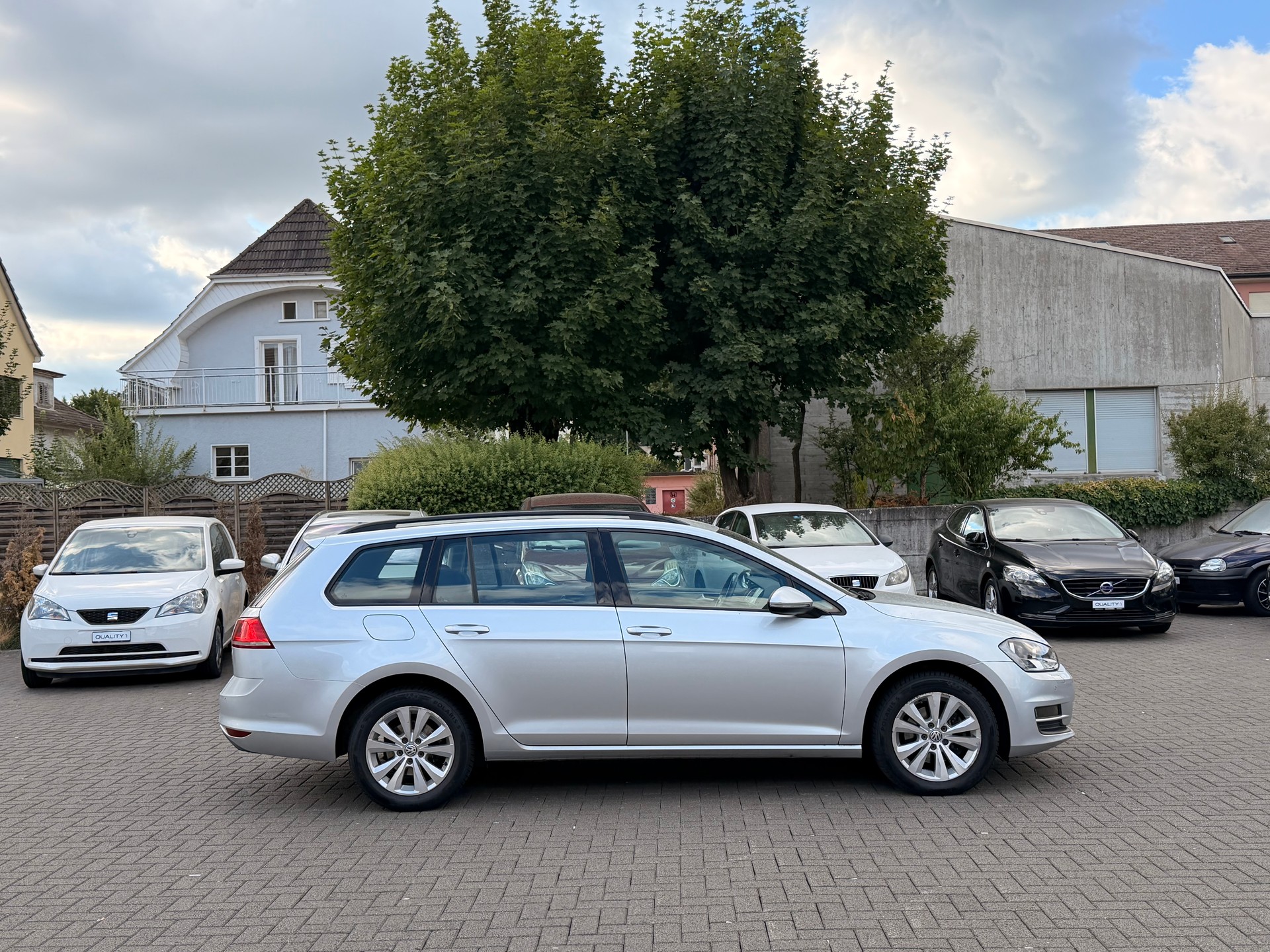 VW Golf Variant 1.6 TDI Allstar 4Motion-image-9
