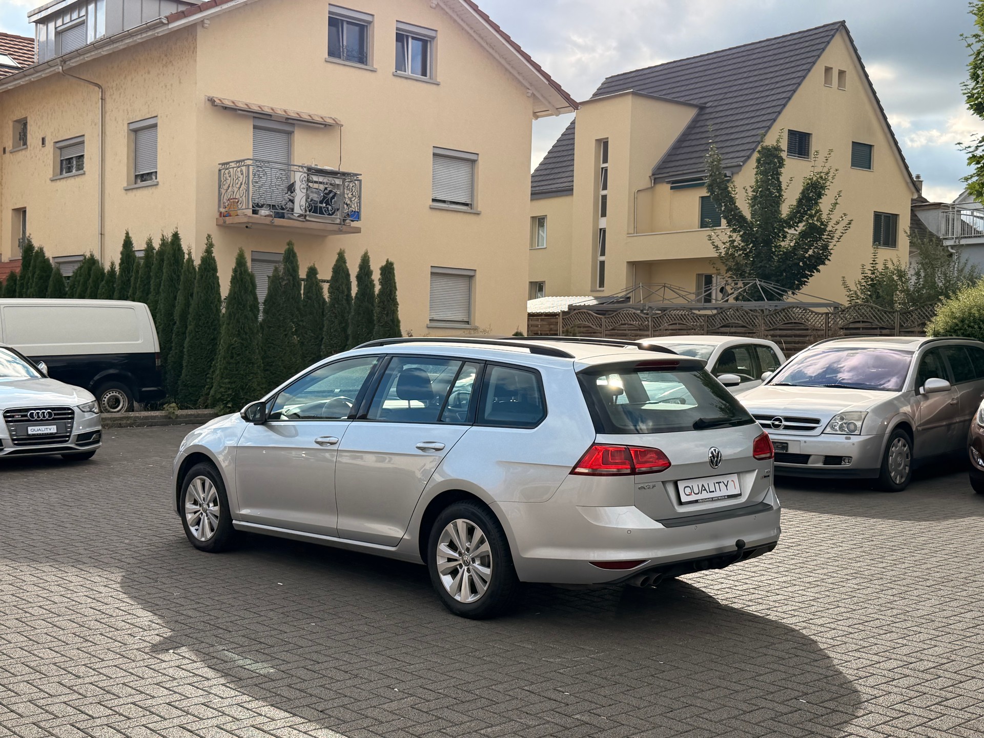 VW Golf Variant 1.6 TDI Allstar 4Motion-image-4