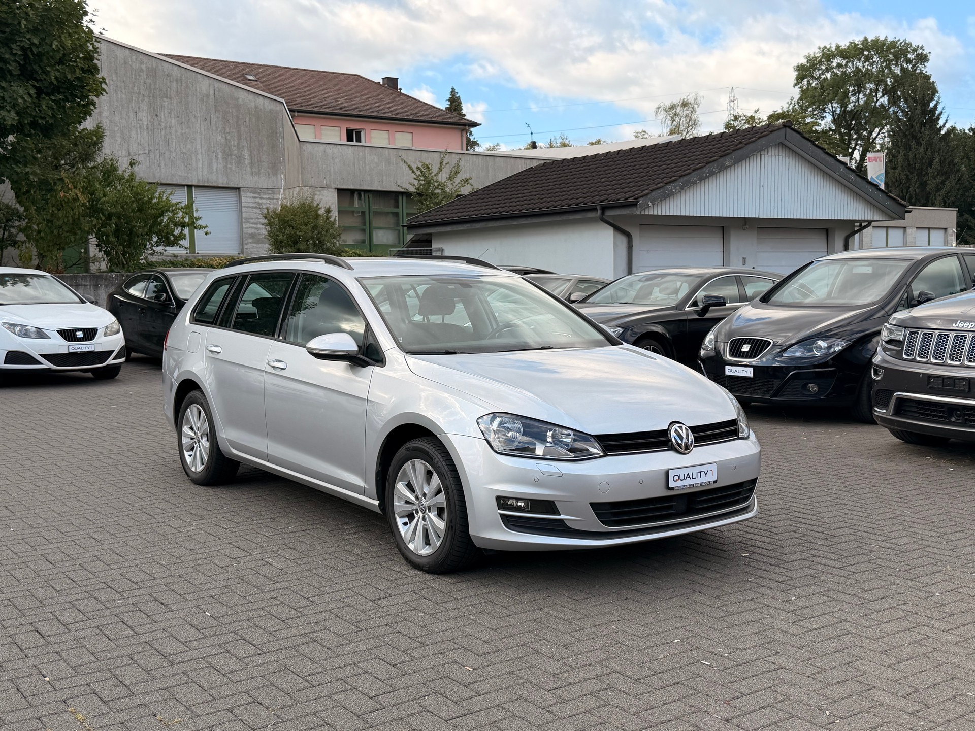 VW Golf Variant 1.6 TDI Allstar 4Motion-image-0