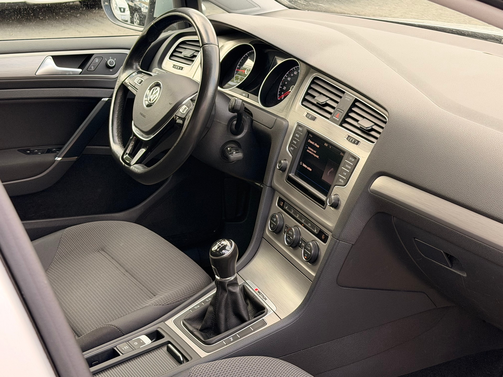 VW Golf Variant 1.6 TDI Allstar 4Motion-image-12