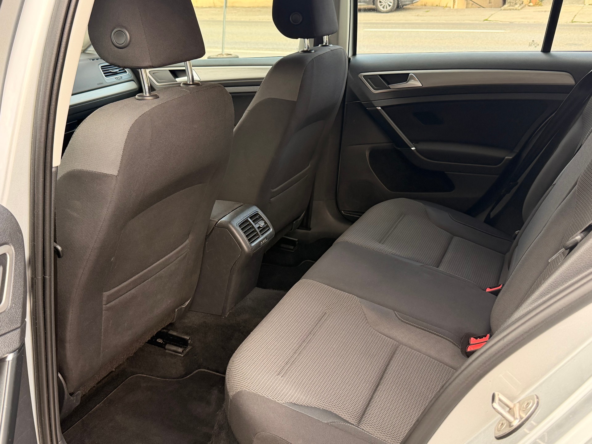 VW Golf Variant 1.6 TDI Allstar 4Motion-image-10