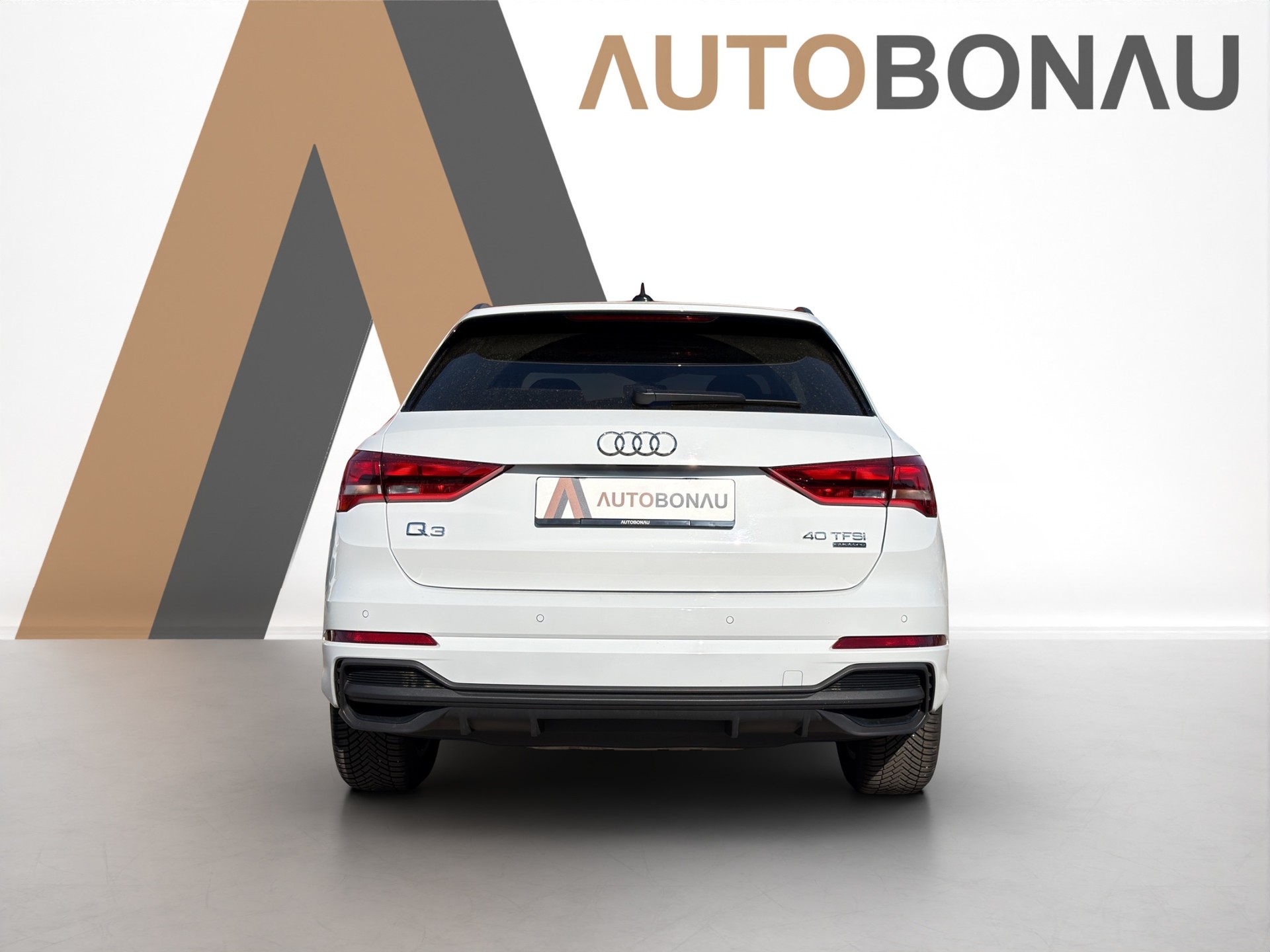 AUDI Q3 2.0 40 TFSI S line quattro S-Tronic Sky black-showroom-element-2