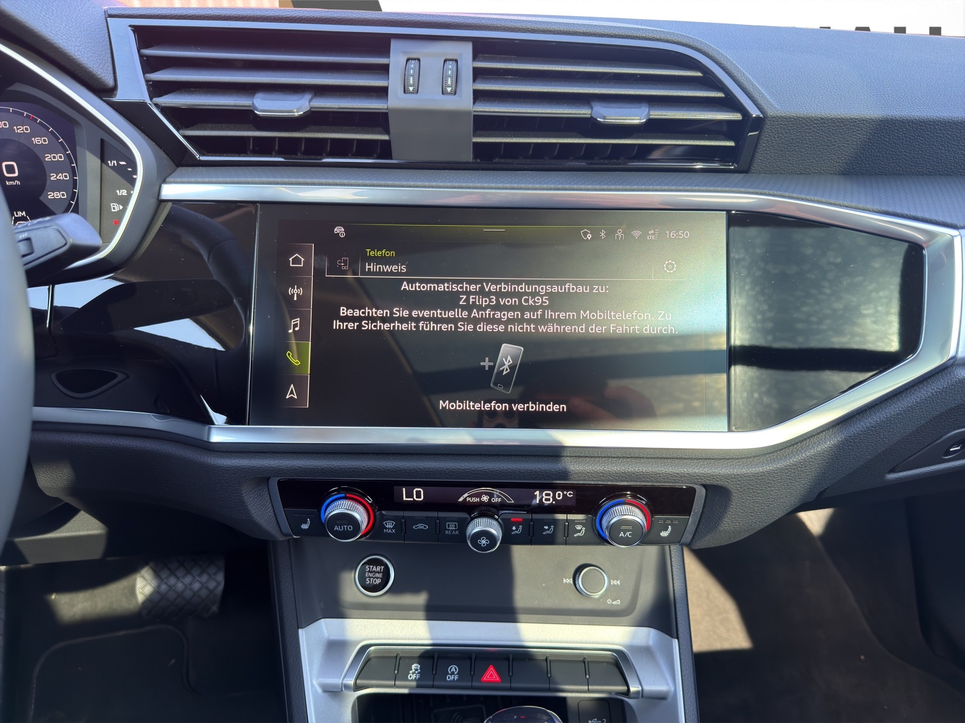 AUDI Q3 2.0 40 TFSI S line quattro S-Tronic Sky black-image-21