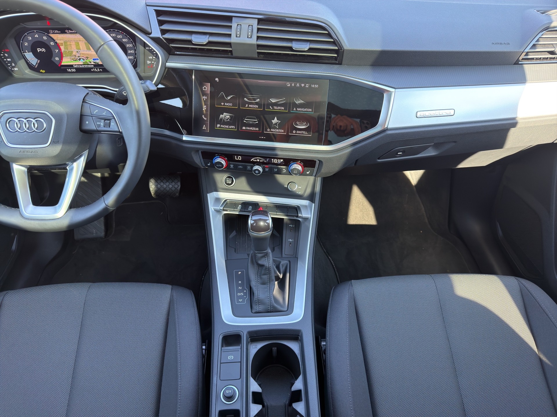 AUDI Q3 2.0 40 TFSI S line quattro S-Tronic Sky black-image-18