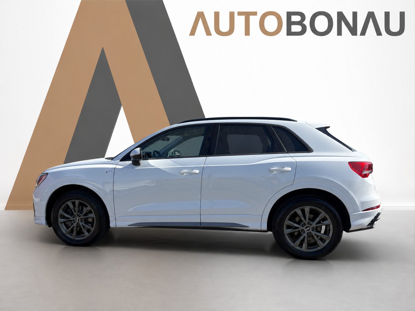 AUDI Q3 2.0 40 TFSI S line quattro S-Tronic Sky black-image-31