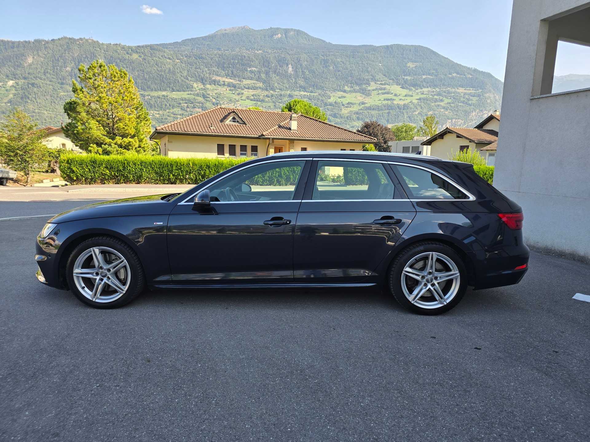 AUDI A4 Avant 2.0 TFSI Sport quattro S-tronic-image-2