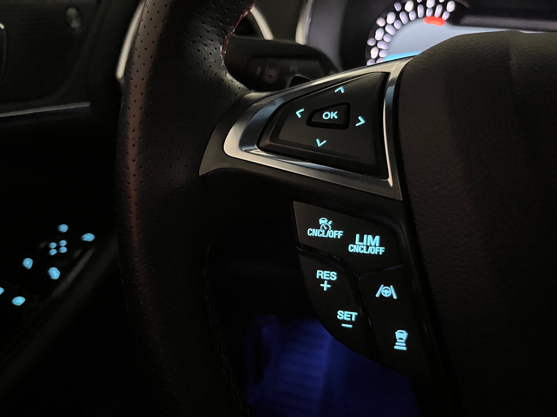 FORD Edge 2.0 EcoBlue ST-Line 4WD Automatic * WEISS METALLIC - STANDHEIZUNG - PANORAMADACH - ST-LINE *-image-24