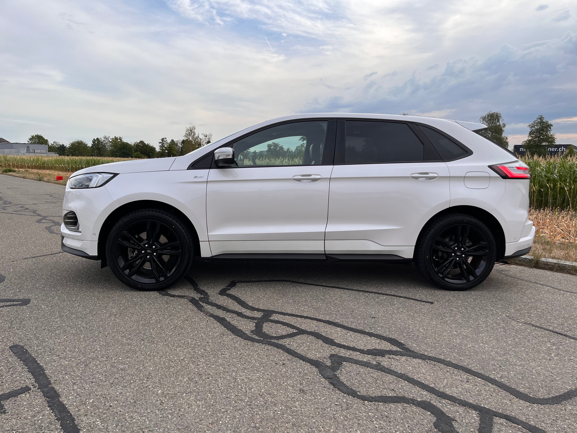 FORD Edge 2.0 EcoBlue ST-Line 4WD Automatic * WEISS METALLIC - STANDHEIZUNG - PANORAMADACH - ST-LINE *-showroom-element-2