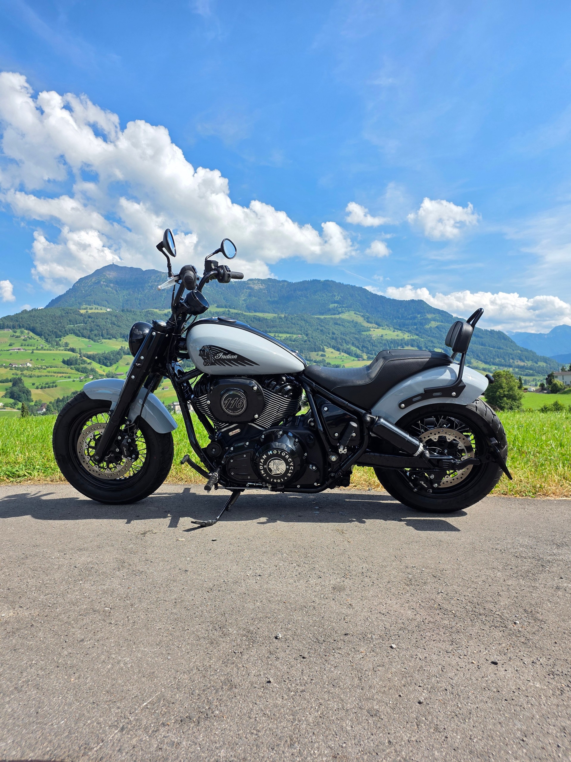 INDIAN Chief Bobber-showroom-element-1