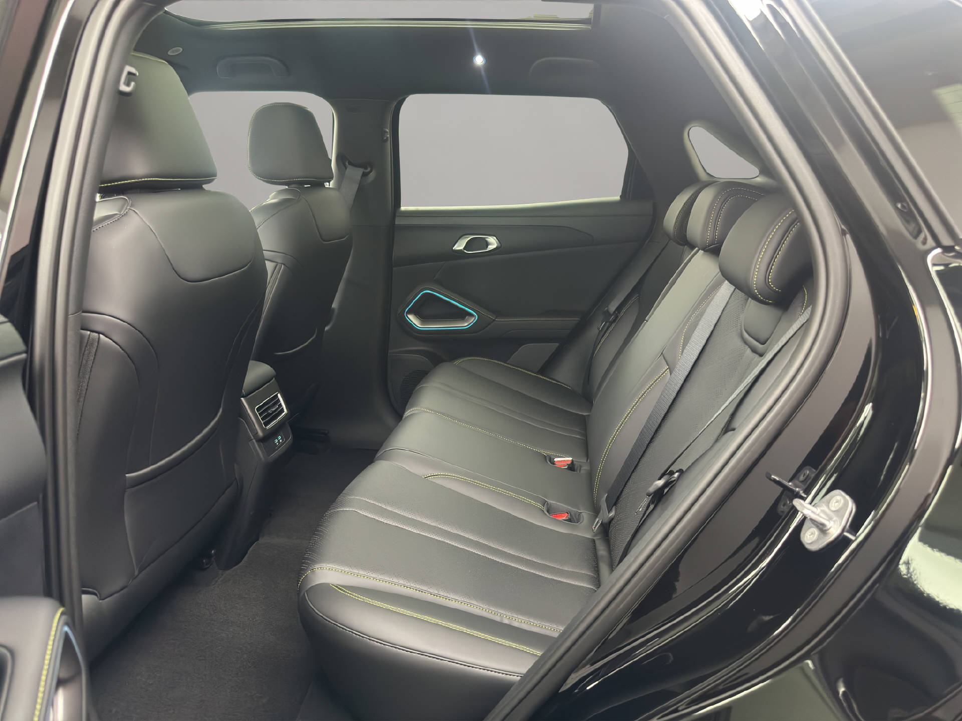 BYD Atto 2 DM-i Boost 212 PS-image-9