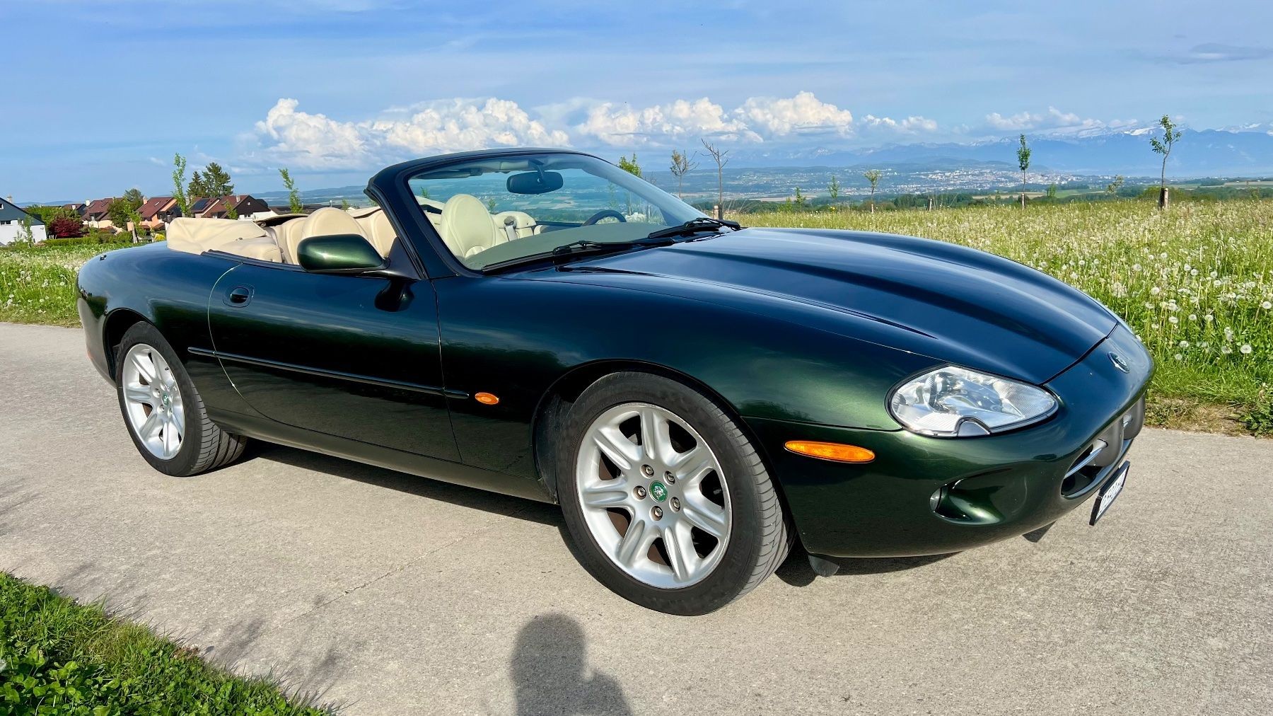 JAGUAR XK8 Convertible-image-3
