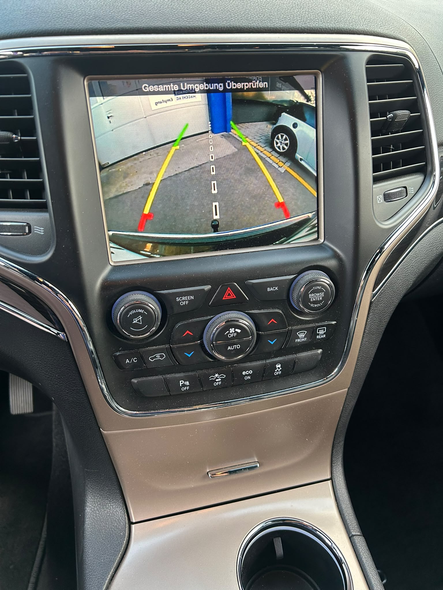 JEEP Grand Cherokee 3.0 CRD Overland Automatic-image-12