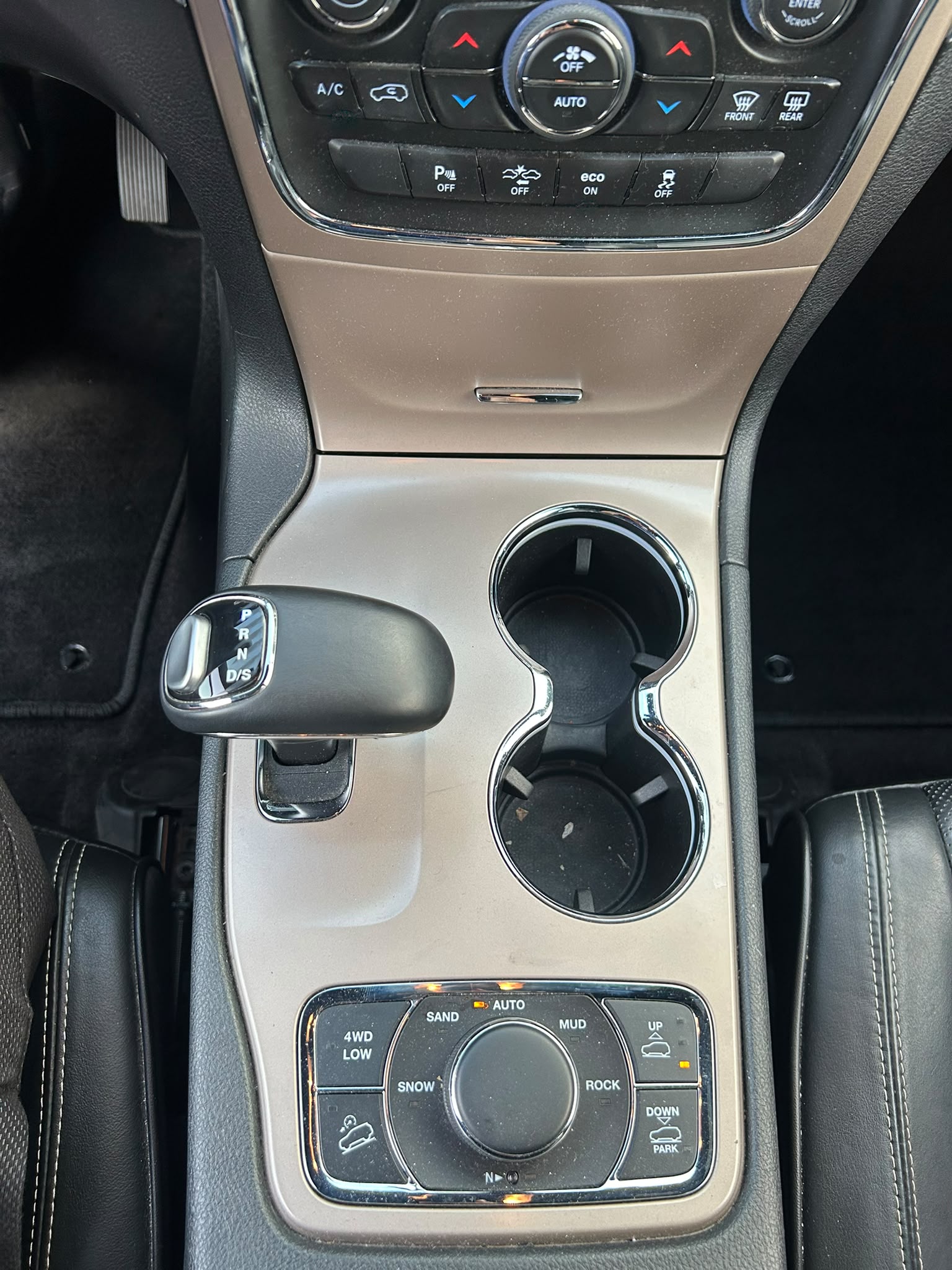 JEEP Grand Cherokee 3.0 CRD Overland Automatic-image-13