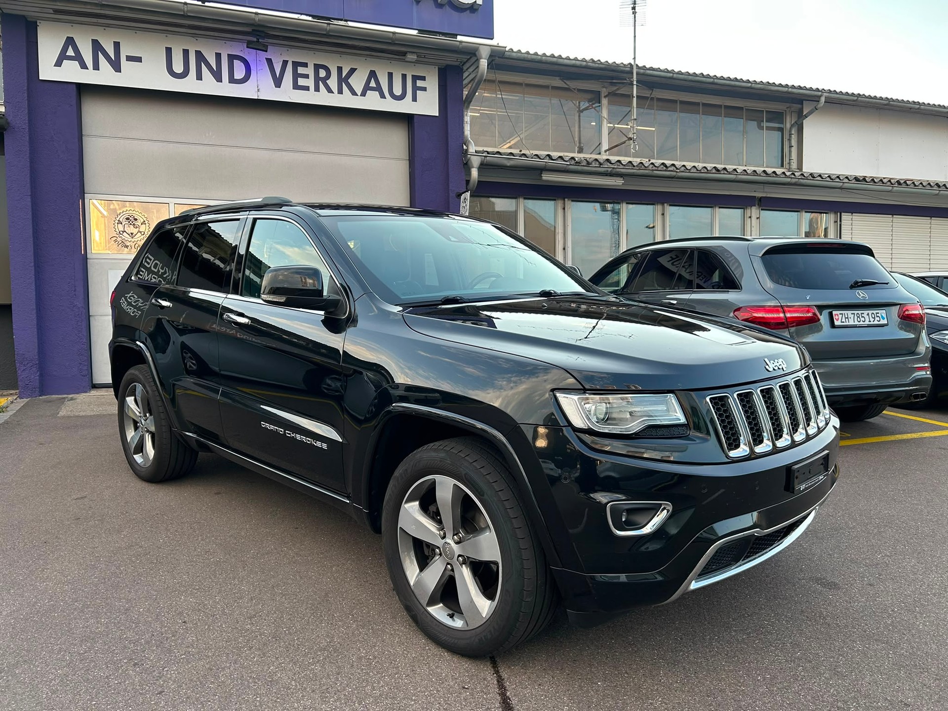 JEEP Grand Cherokee 3.0 CRD Overland Automatic-image-2