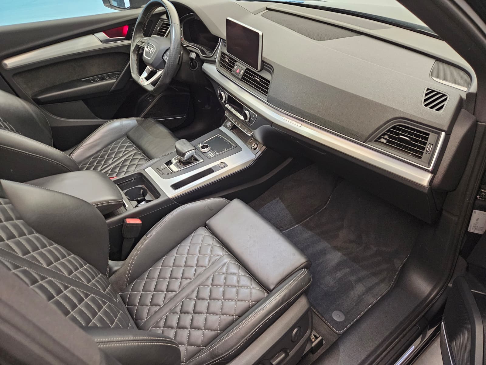 AUDI Q5 55 TFSI e quattro-image-8