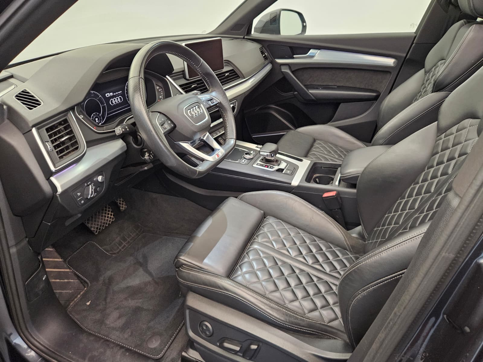 AUDI Q5 55 TFSI e quattro-image-7