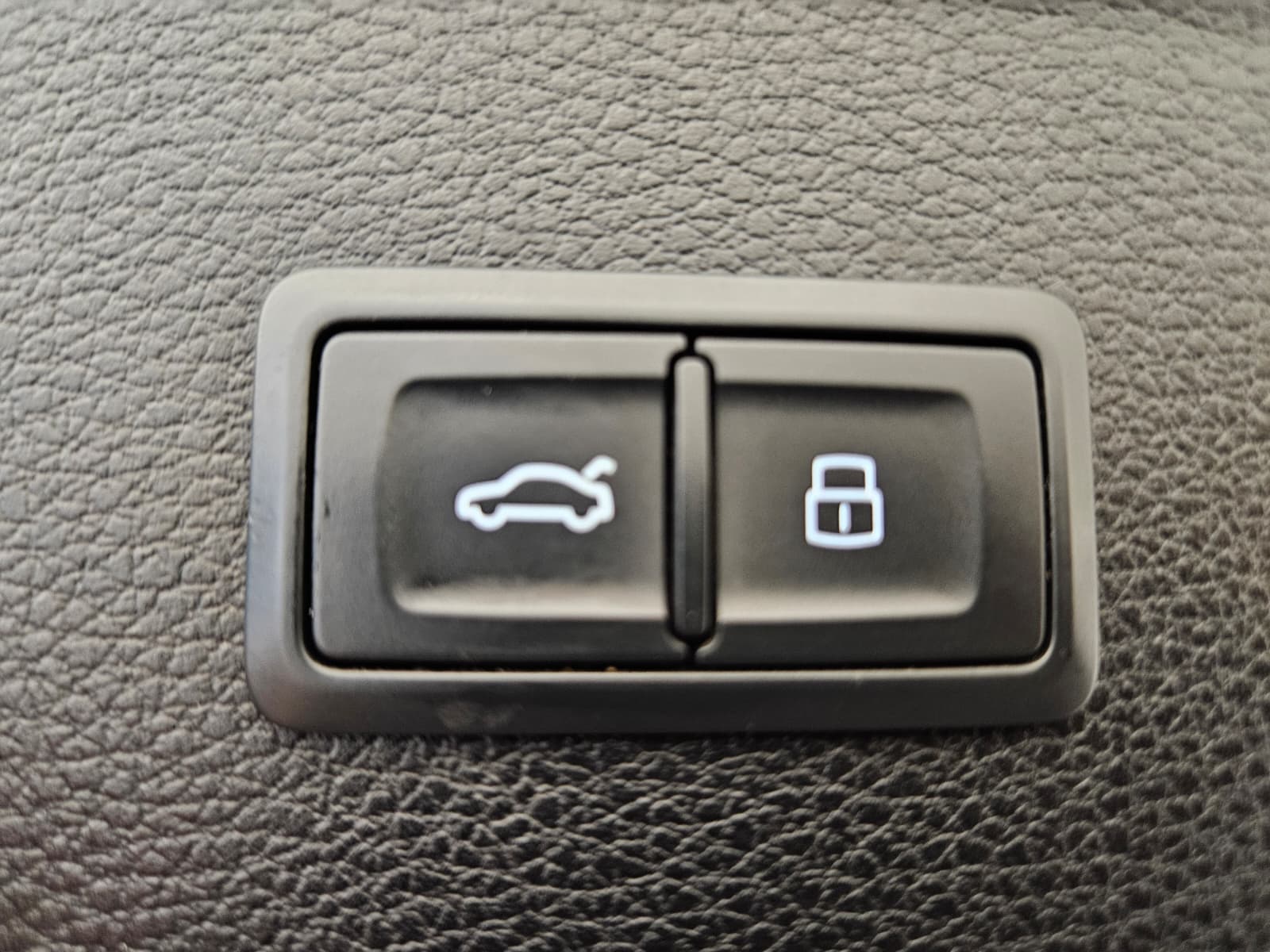 AUDI Q5 55 TFSI e quattro-image-12